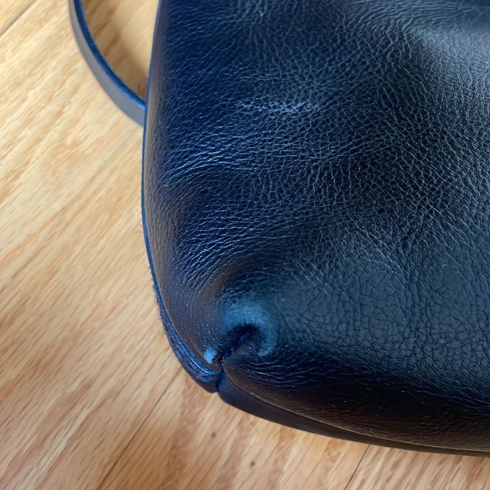 Madewell medium zip top transport tote. Crossbody - Picture 7 of 7